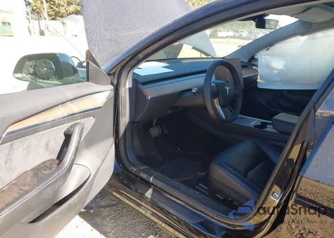 2022 Tesla Model 3 Long Range Dual Motor All-Wheel Drive z USA, uszkodzony, nr VIN 5YJ3E1EB3NF129759